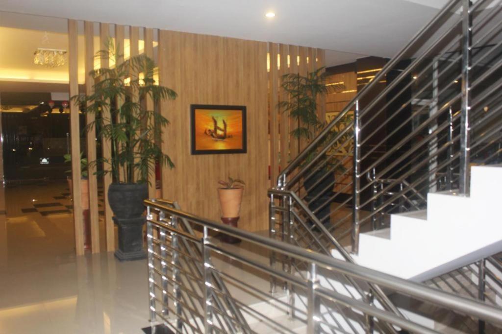 Prima Sr Hotel & Convention Yogyakarta Sleman  Kültér fotó