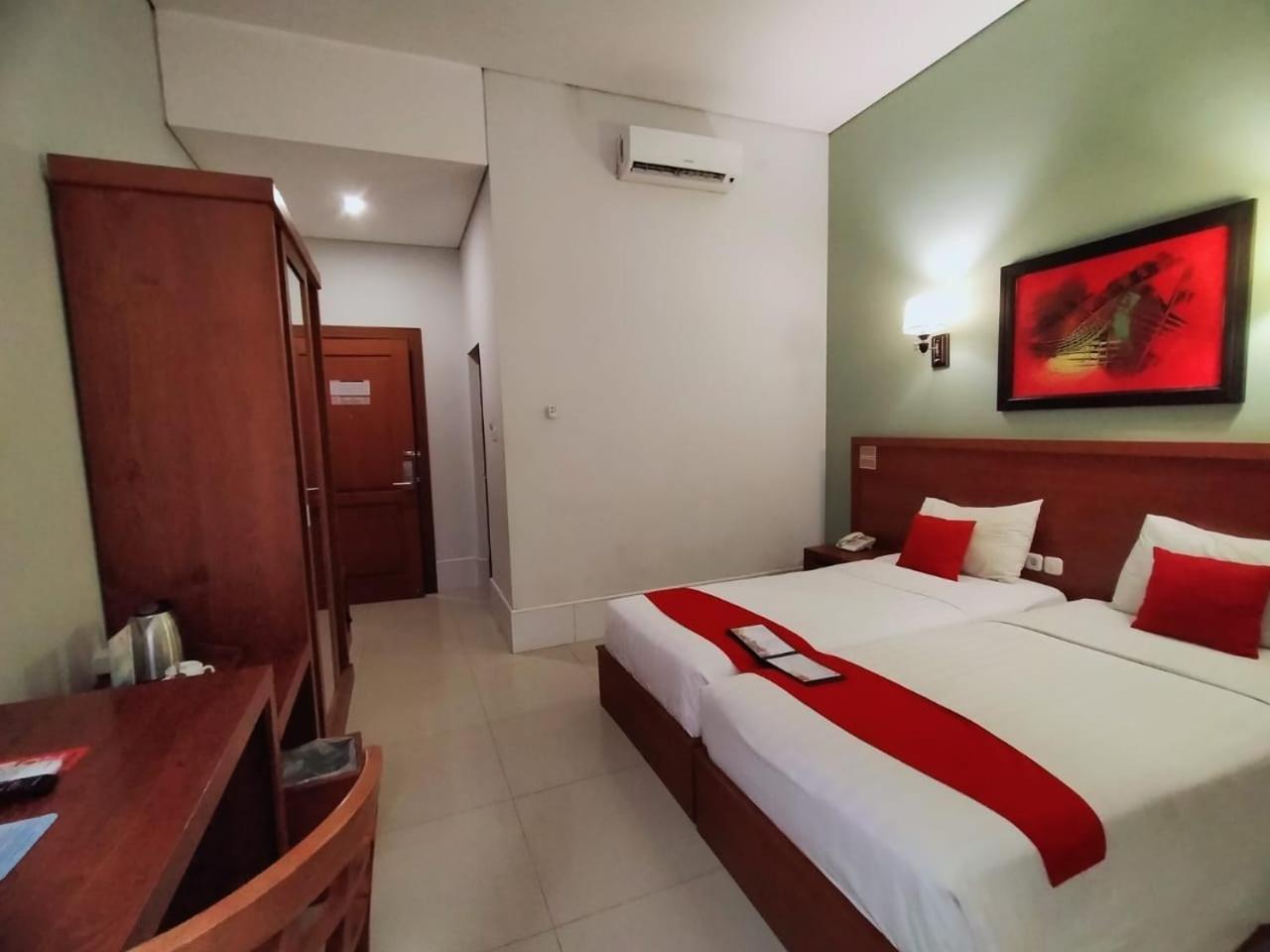 Prima Sr Hotel & Convention Yogyakarta Sleman  Kültér fotó