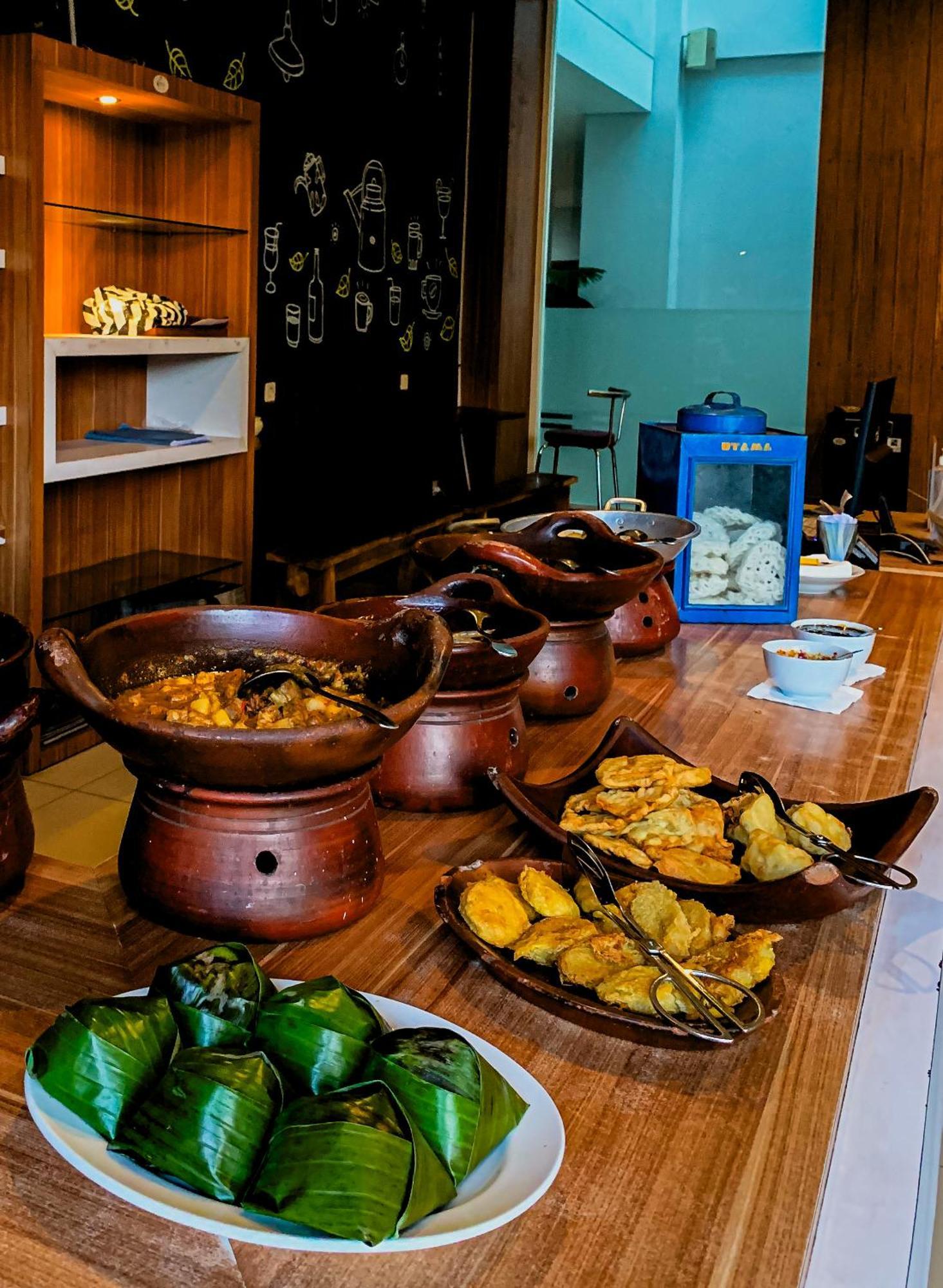 Prima Sr Hotel & Convention Yogyakarta Sleman  Kültér fotó