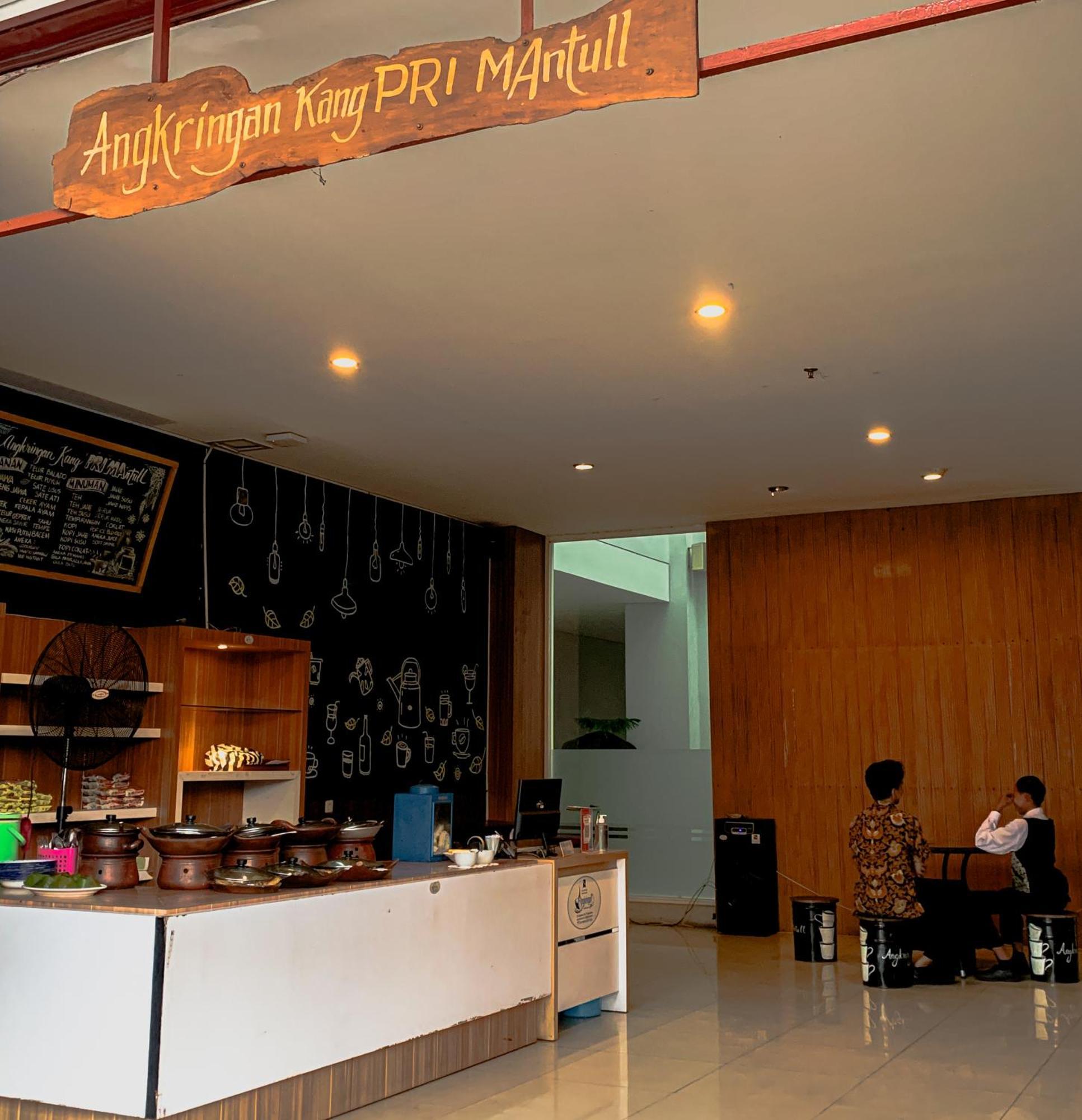 Prima Sr Hotel & Convention Yogyakarta Sleman  Kültér fotó