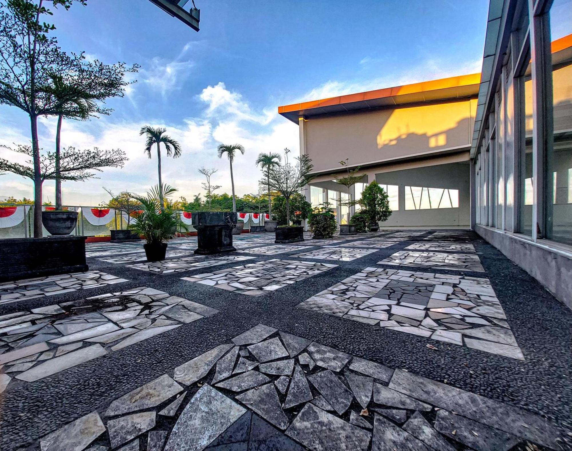 Prima Sr Hotel & Convention Yogyakarta Sleman  Kültér fotó