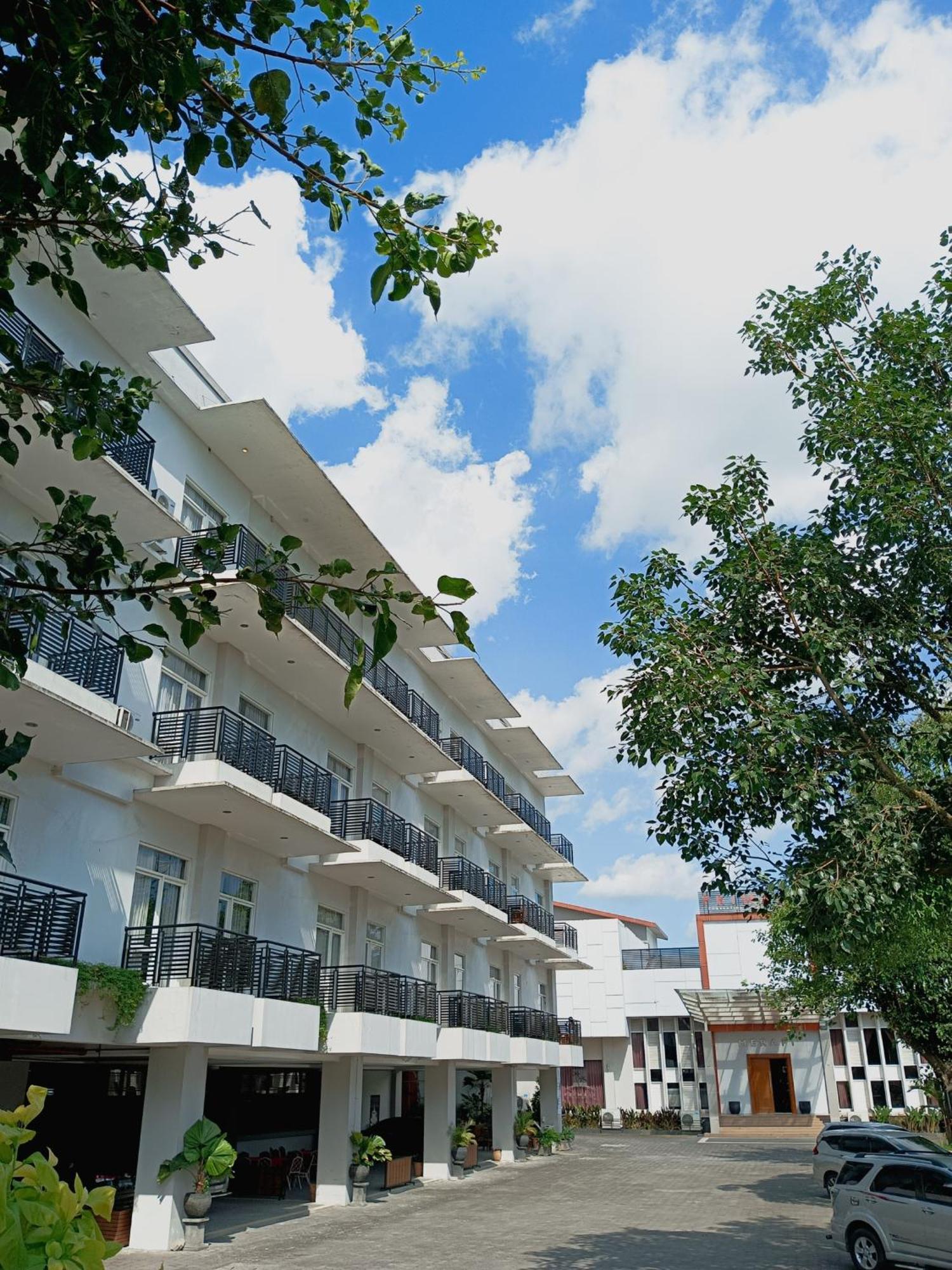 Prima Sr Hotel & Convention Yogyakarta Sleman  Kültér fotó