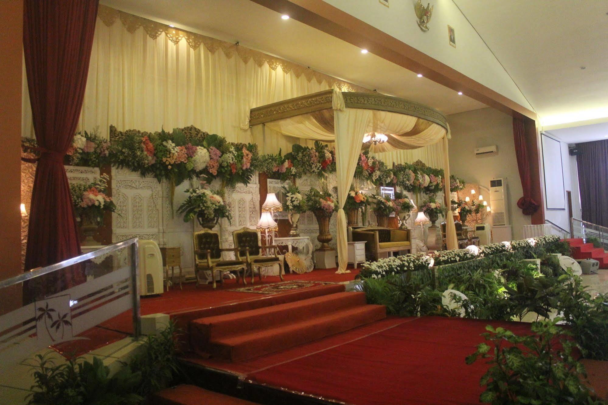 Prima Sr Hotel & Convention Yogyakarta Sleman  Kültér fotó