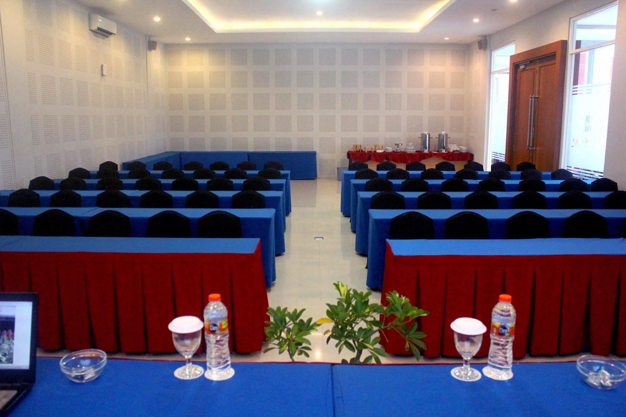 Prima Sr Hotel & Convention Yogyakarta Sleman  Kültér fotó
