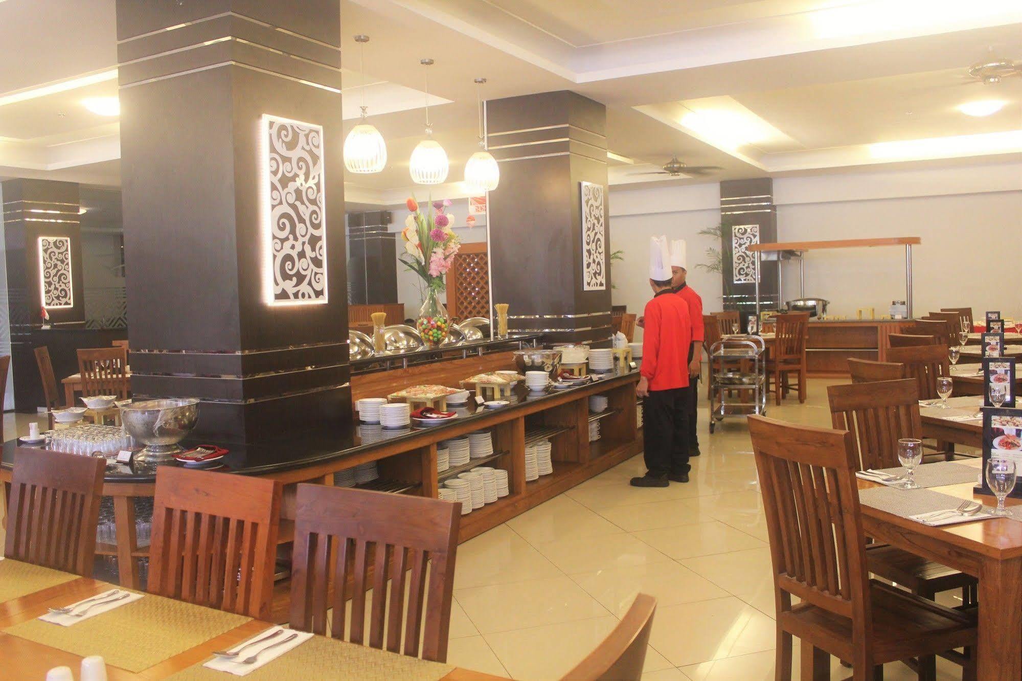 Prima Sr Hotel & Convention Yogyakarta Sleman  Kültér fotó