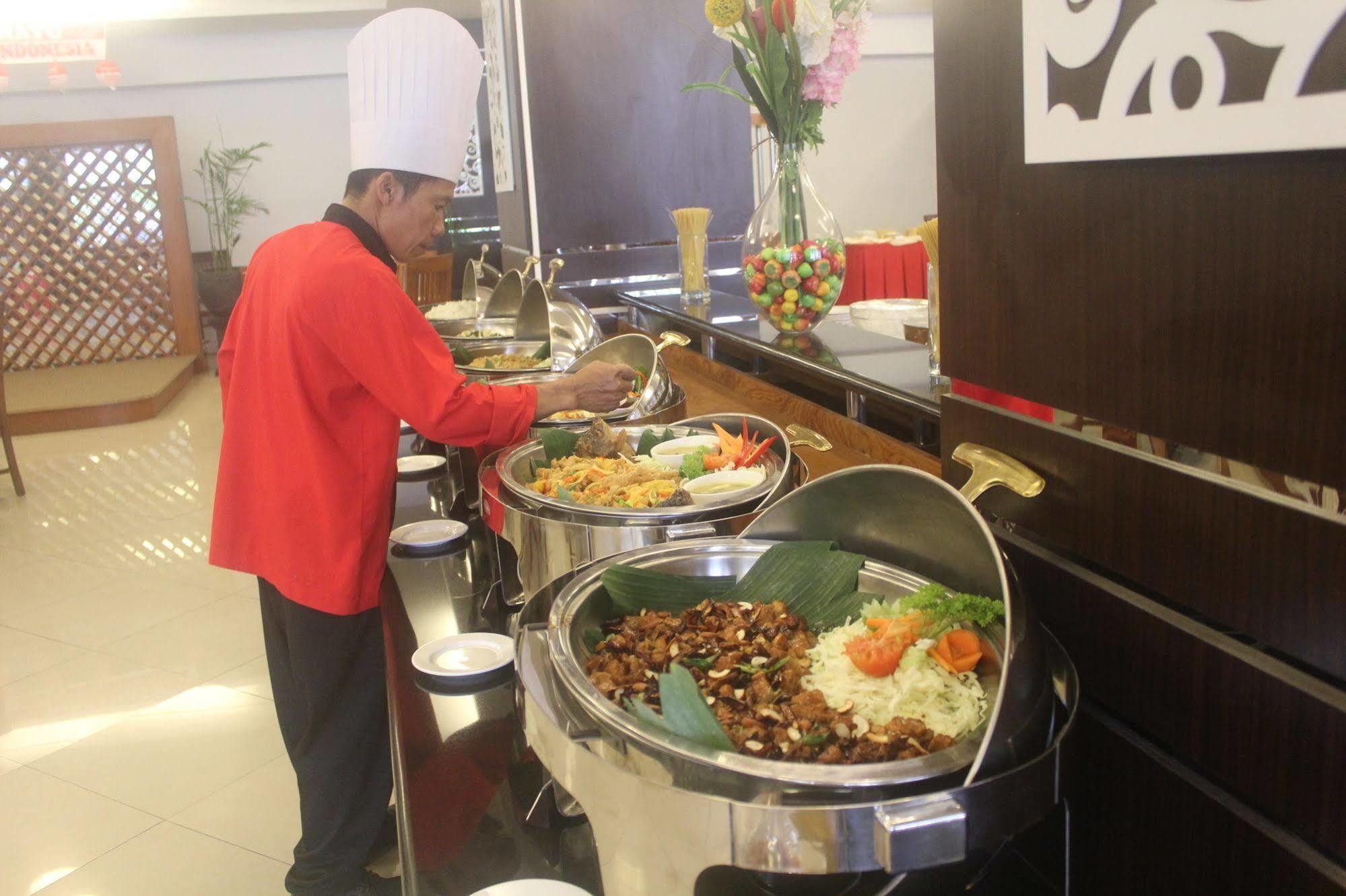 Prima Sr Hotel & Convention Yogyakarta Sleman  Kültér fotó